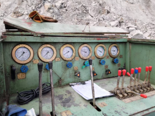 400反井鑽機設備運往山西金礦